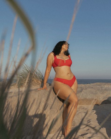 A red bikini moment ❤️ Comment SHOP below to receive a DM with the link to shop this post on my LTK ⬇ https://liketk.it/4LBaJ Body Inspirations Fitness, Denise Mercedes, Bod Goals, Plus Size Posing, Plus Zise, Beach Instagram Pictures, Real Bodies, Swim Brands, Beach Photography Poses