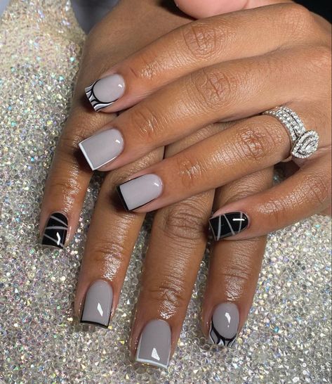 Short Classy Nail Designs, Black Short Nails Design, Short Black Nails Designs, Shorties Nails Square, Short Nails Design Ideas, L Nails, French Tip Designs, Shorties Nails, Short Nail Ideas