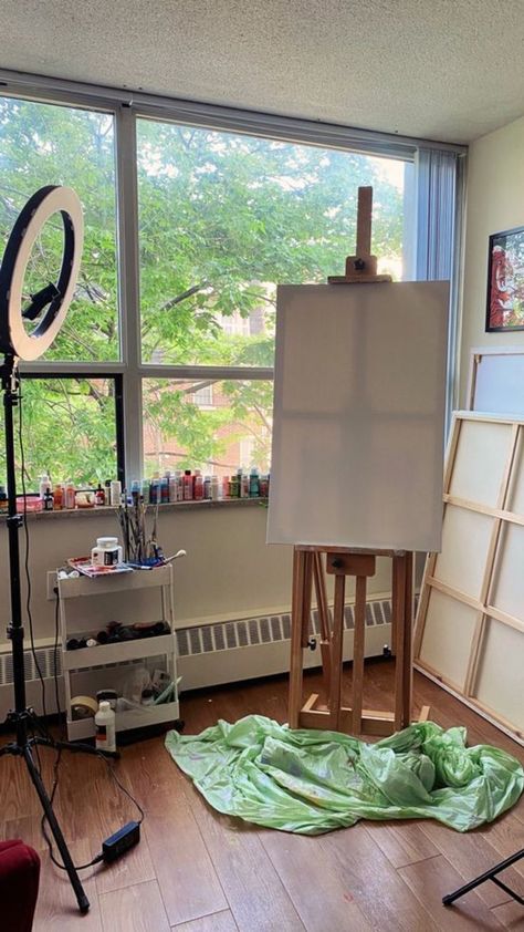 Painter House Design, Artist Easel Aesthetic, Art Easel In Living Room, Painter Room Ideas, Painter Bedroom Aesthetic, Easel In Living Room, Easel In Bedroom, Painting Easel Aesthetic, Painter Apartment