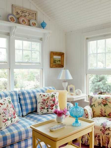 Casual Living Room Design, Plaid Couch, Cottage Sofa, Couch Room, Cottage Style Living Room, Blue Couch, Floral Sofa, Couches For Sale, Country Cottage Decor