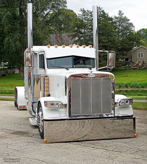 Peterbilt 389 Trucks For Sell, Custom Peterbilt, Trucker Quotes, Peterbilt 389, Truck Driving, Driving Games, Custom Big Rigs, Peterbilt 379, Trailer Truck