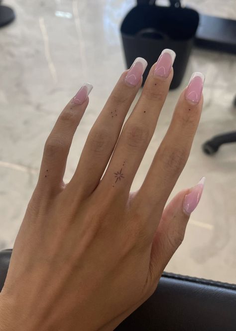 Simple Hand Tattoos, Small Finger Tattoos, Finger Tattoo For Women, Hand And Finger Tattoos, Handpoke Tattoo, Petite Tattoos, Hand Tattoos For Women, Small Hand Tattoos, Finger Tattoo