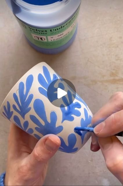 Ceramic Glaze Inspiration, Pottery Decoration Ideas, Ceramic Paint Techniques, Ceramic Painting Diy, Pottery Glaze Designs, Overglaze Ceramics, Throwing Pottery Ideas, Glazing Ideas For Ceramics, Underglaze Designs On Pottery