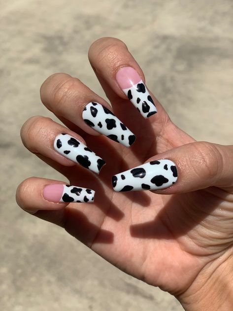 Cow Nails Black And White, Cow Print Nails, Black And White Nail Designs, White Coffin Nails, Nails Size, Skull Nails, Medium Coffin, Cow Nails, Elegant Nail Designs