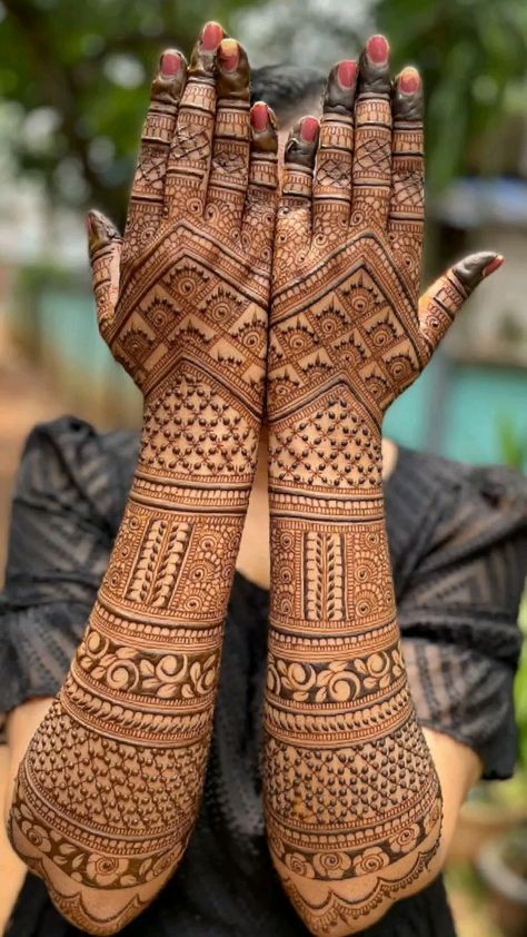 Latest Mehndi Designs Wedding, Mehandhi Designs, New Bridal Mehndi Designs, Mehndi Designs Bridal Hands, Full Hand Mehndi, Simple Mehndi Designs Fingers, Very Simple Mehndi Designs, Engagement Mehndi Designs, Full Mehndi Designs