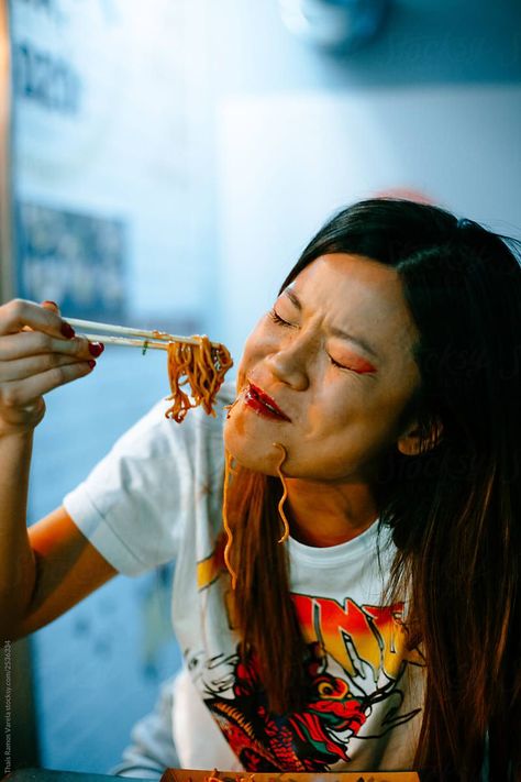 Woman Eating Photography, People Eating Photography, Eating Food Photoshoot, People Enjoying Food, People Eating Food, Messy Eating, Person Eating, Eating Pasta, Wood Restaurant