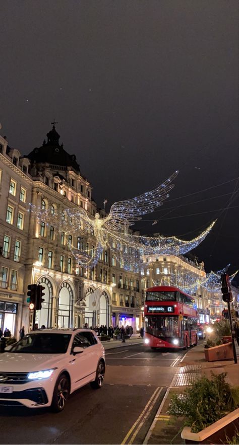 London Christmas Instagram Story, Winter London Aesthetic, Christmas London Aesthetic, London Aesthetic Christmas, Oxford Christmas, London Christmas Aesthetic, Oxford Street Christmas, London At Christmas, Oxford London