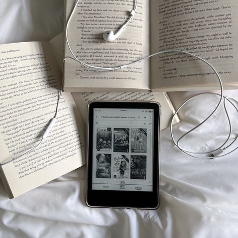 Digital Reading Aesthetic, Kindle Book Aesthetic, Bookstagram Kindle Inspiration, Bookstagram Inspiration Kindle, Reading Widget, Reading Kindle Aesthetic, Kindle Aesthetic, Reading Motivation, Vision Board Photos