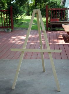 Instructions for how to build a DIY Kids' Art Easel - by Kaelah Bee Kids Art Easel, Diy Easel, Diy Kids Art, Wood Easel, Woodworking Projects For Kids, Woodworking For Kids, Wooden Easel, Art Easel, Kids Wood