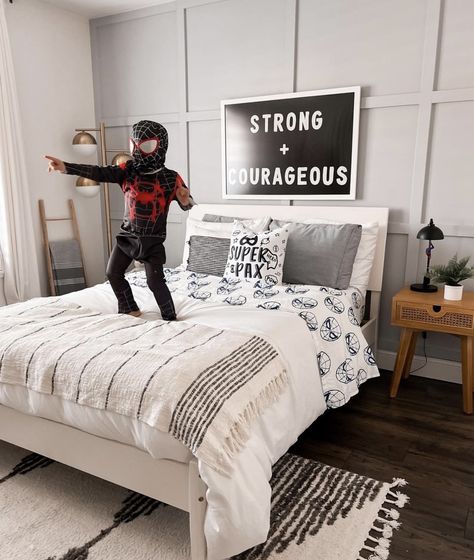 Simple Spiderman Bedroom, Modern Avengers Bedroom, Boho Superhero Room, Modern Spider Man Room, Neutral Super Hero Bedroom, Lego Storage Kids Room, Classy Superhero Bedroom, Modern Marvel Boys Room, Modern Marvel Bedroom