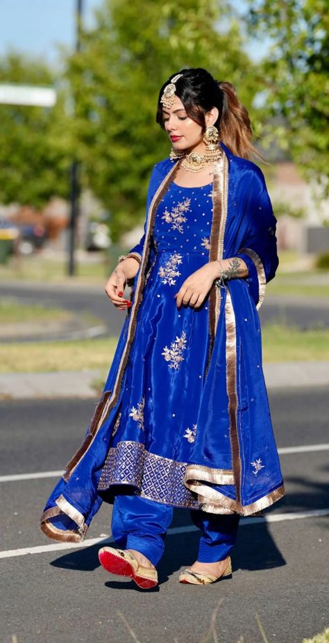 Royal Blue Punjabi Suit Party Wear, Royal Blue Salwar Suit, Royal Blue Punjabi Suit, Gurkirat Randhawa, Frock Suit Design, Sleeves Design For Kurtis, Luxurious Outfits, Amrapali Jewellery, Dj Movie