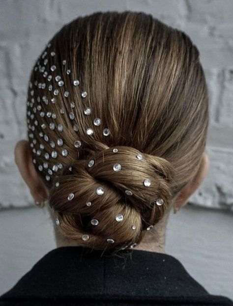 15 Festive Christmas Hairstyle Ideas for Medium-Length Hair in 2023 - thepinkgoose.com Competition Dance Hair, Sleek Low Ponytail, Dance Competition Hair, Ponytail Hairstyle Ideas, Christmas Hairstyle, Hair Bling, Ballet Hairstyles, Competition Hair, Cute Summer Hairstyles