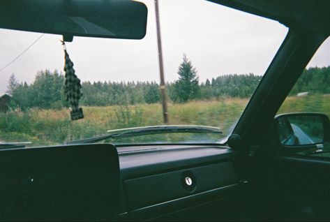 #35mm #filmcamera #film #filmphotography #aesthetic #roadtrip #vintage 35mm Film Aesthetic, Aesthetic Roadtrip, Roadtrip Aesthetic, 1990s Films, Bike Aesthetic, Cliff Diving, Vintage Couples, Hiking Aesthetic, Family Road Trips