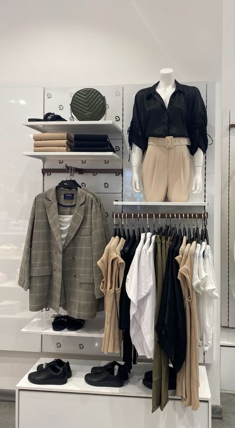 Planogram Visual Merchandising, Visual Merchandising Ideas Clothing Store Displays, Visual Merchandising Displays Clothing, Boutique Store Displays, Visual Merchandising Fashion, Store Plan, Clothing Store Displays, Clothing Store Interior, Clothing Store Design