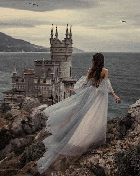 תמונה - Google Photos Royal Core, Fairytale Aesthetic, Medieval Aesthetic, Castle Aesthetic, Queen Aesthetic, Royalty Aesthetic, Royal Aesthetic, Fantasy Story, Princess Aesthetic