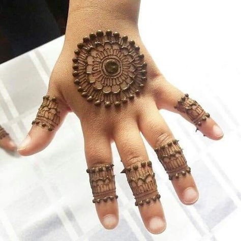 Mehandi Designs Simple, Cute Mehndi Design, Mehndi Design For Kids, Mehendi Designs For Kids, Cute Mehndi, Round Mehndi Design, Baby Mehndi Design, Simple Mehendi Designs, Henna Designs For Kids