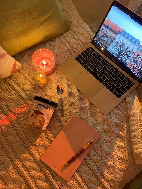 Coquette Evening Routine, Night Time Routine Aesthetic Photos, Relax Day Aesthetic, Night Routine Pictures, Cozy Nights Aesthetic, Night In Aesthetic Cozy, Skincare Night Aesthetic, Summer Night Routine Aesthetic, Relaxing Night Aesthetic