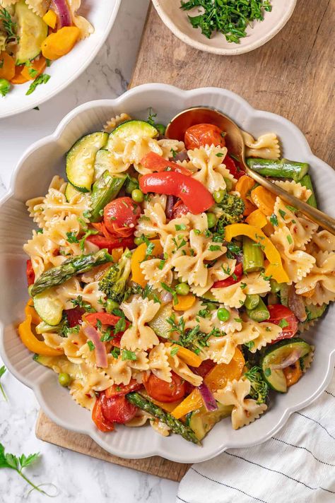 Vegan Pasta Primavera, Easy Pasta Primavera, Primavera Recipe, Pasta Primavera Recipe, Vegan Fried Chicken, Easy Baked Ziti, Vegan Summer Recipes, Vegan Cheese Sauce, Vegan Chicken