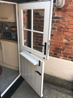 Kitchen Door Designs, Dutch Doors Exterior, Stable Doors, Old Screen Doors, Oak French Doors, Oak Windows, Country Cottage Interiors, Loft House Design, Half Doors