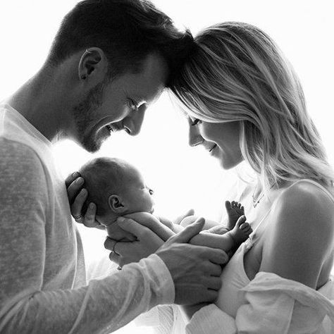 Vom Avea Un Copil, Newborn Family Pictures, Foto Newborn, Baby Fotografie, Newborn Photography Boy, Newborn Family Photography, Baby Pictures Newborn, Newborn Family Photos, Newborn Photography Poses