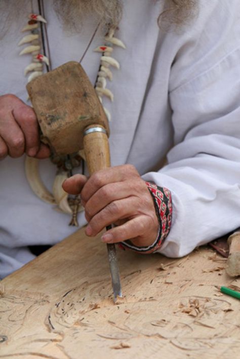 A wood carver at work. Log Bed Frame, Log Drawing, Log Bed, Indigenous Knowledge, Wood Carver, Totem Pole, Indian History, A Log, Wood Sculpture