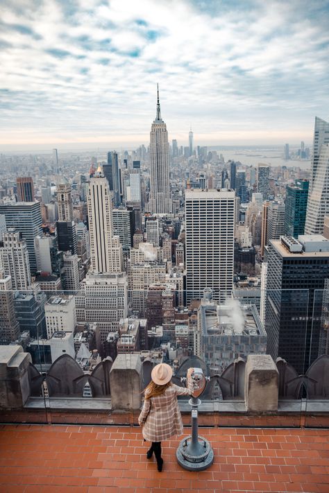 10 Iconic Things You Cannot Miss in NYC - Dana Berez New York Top Of The Rock, City Top View, Rockefeller Centre, Dana Berez, Nyc Birthday, Girls Trip Destinations, Nyc 2023, New York City Pictures, Iconic New York