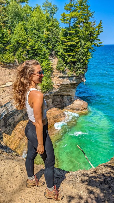 Summer is one of the best times to visit Michigan's UP or Upper Peninsula. This road trip itinerary takes you to the best sites in the Michigan Upper Peninsula on a two-week road trip. Including Tahquemanon Falls, Kitchi-iti-Kipi, Mackinac Island, and more! Up Michigan Upper Peninsula, Upper Michigan Road Trip, Mackinac Island Outfit Ideas, Upper Peninsula Michigan Road Trips, Pentwater Michigan, Road Trip Summer, Great Lakes Shipwrecks, Michigan Upper Peninsula, Michigan Fishing