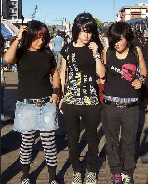 2004 Aesthetic Outfits, 2010 Emo Fashion, Real Emo Outfits, 2004 Emo, 2000 Emo Fashion, 2005 Emo, 2009 Outfits, Early 2000s Emo Fashion, Emo Winter Outfits