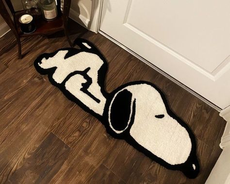 Snoopy Rug, Room Decor Pieces, House Decor Items, Snoopy Decorations, Snoopy Decor, Snoopy Things, Snoopy Sleeping, Snoopy Items, Snoopy Stuff