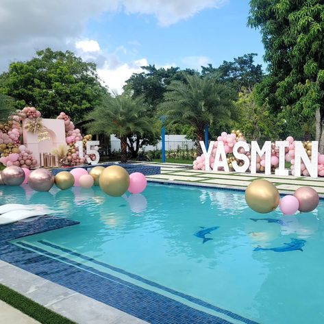 15 Birthday Pool Party Ideas, Birthday Pool Decorations, Sweet 16 Pool Party Ideas Summer, Birthday Party Ideas Pool, Festa Pink Party, Sweet 16 Pool Party, Pool Party Birthday Ideas, Pool Decorating Ideas For Party, Birthday Pool Party Ideas