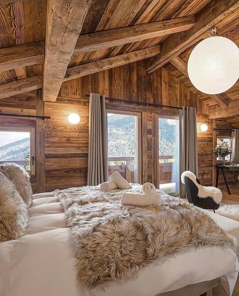 Ski Chalet Interior, Luxury Chalet Interior, Charm Aesthetic, Chalet Interior Design, Modern Wooden House, House Coastal, Contemporary Cabin, Wooden House Design, Chalet Interior