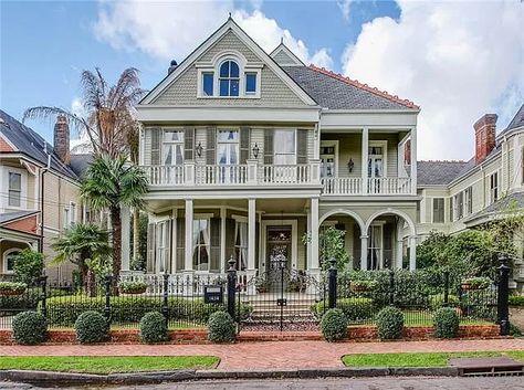 New Orleans House Exterior, New Orleans House Plans, New Orleans Mansion, New Orleans Style Homes, New Orleans House, New Orleans Architecture, Sale Background, Sims 4 House Plans, Shingle Exterior