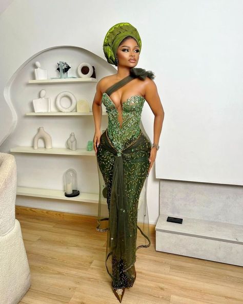 Green Nigerian Wedding, Veekee James, Nigerian Traditional Dresses, Extravagant Dresses, Nigerian Dress Styles, Aso Ebi Dresses, Traditional Wedding Ceremony, Lace Dress Classy, Nigerian Wedding Dress