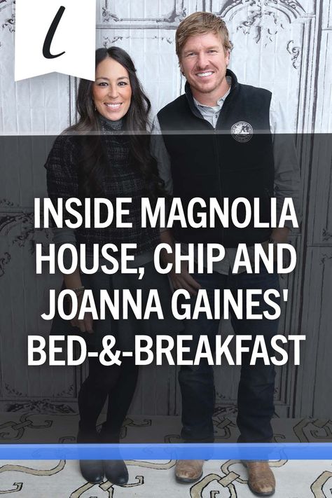 Step inside the enchanting world of Magnolia House, where the magic of Chip and Joanna Gaines' design expertise comes to life. 🌿This retreat in Waco, TX is the perfect blend of comfort and style!🛏️ Magnolia Homes Joanna Gaines, Magnolia Decor Ideas, Joanna Gaines Sisters, Chip And Joanna Gaines Home, Joanna Gaines Home, Joanna Gaines Bedroom, Joanna Gaines Design, Joanna Gaines House, Joanna Gaines Decor