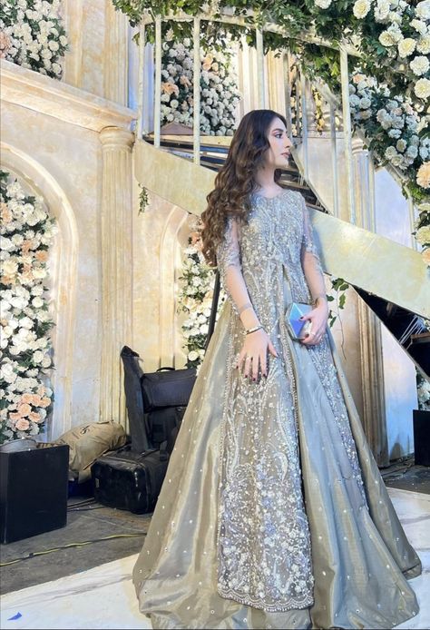 Engagement Dresses For Sister, Wedding Dress Pakistani Sisters, Walima Bridesmaid Dresses, Barat Guest Dresses Pakistani, Formal Wedding Guest Dress Pakistani, Sham Poetry Urdu, Pakistani Dresses For Engagement, Engagement Dress Ideas For Bride Sister, Nikkah Guest Outfit Ideas