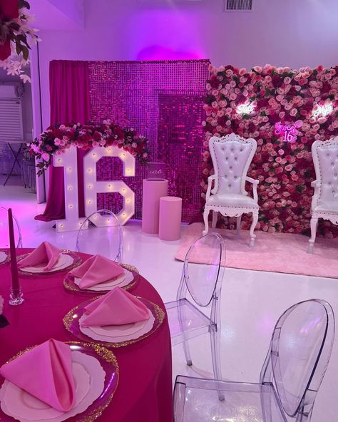 Quince Decorations Hot Pink, Sweet 16 Red And Pink Theme, 16 Shades Of Pink Sweet 16, Sweet 16 Shades Of Pink, Sweet 16 Pink Decor, Hot Pink Quince Decorations, Pink White Sweet 16, Birthday Venue Ideas Sweet 16, Pink Sweet 16 Aesthetic