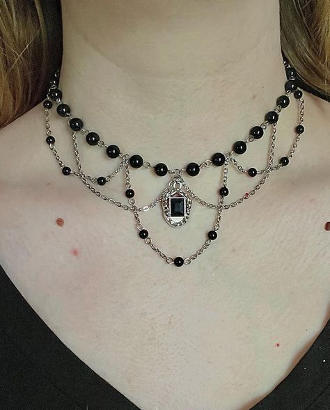 ‘No Reflection’ Necklace 🪞 made with black onyx beads, stainless steel findings, and stainless steel chain 33cm + 6cm extension chain available now, link in bio 🖤 #explorepage #jewelry #handmade #goth Goth Seed Bead Jewelry, Goth Chain Necklace, Witchy Necklace Diy, Goth Prom Jewelry, Goth Jewelry Necklaces, Goth Wire Jewelry, Gothic Handmade Jewelry, Diy Bead Necklace Ideas, Goth Necklace Diy