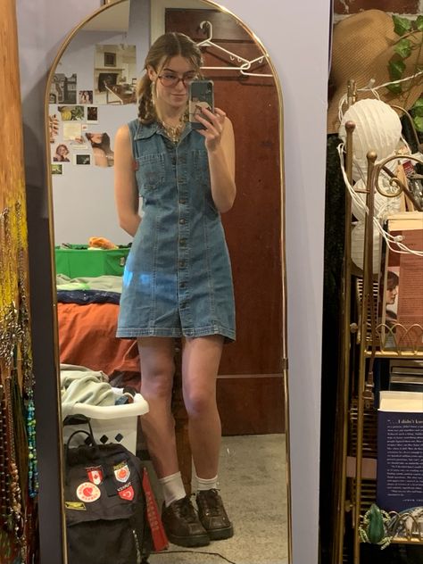 Overall Skirt Outfit, Pride 2024, California Fall, 90s Inspired Outfits, Overall Skirt, Casual College Outfits, Button Necklace, Fashion Hacks Clothes, Skirt Outfit