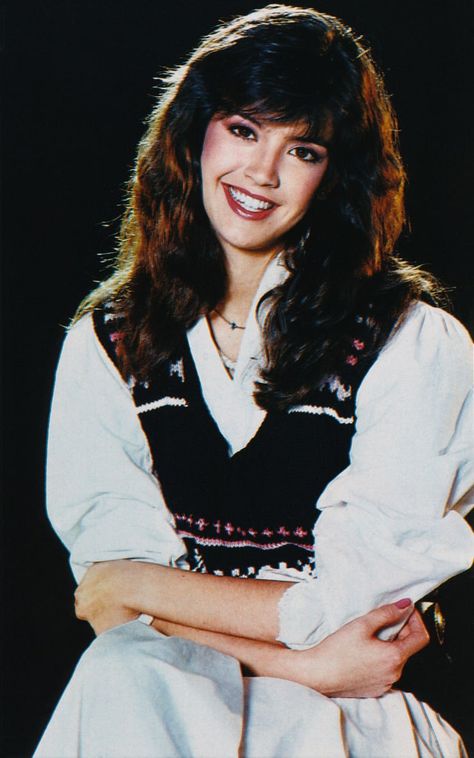 1980s Fashion Magazine, Phoebe Cates 80s Style, 80s Outfits Aesthetic, Phoebe Cates Paradise, 1980s Models, 80s Girl Fashion, 80s Actresses, 1980s Aesthetic, 1980s Fashion Women