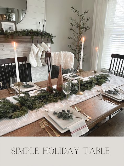 Dining Table Decor Everyday, Christmas Dining Room Table, Holiday Centerpieces Christmas, Holiday Dining Room, Holiday Dining Table, Christmas Dining Table Decor, Holiday Tablescape, Christmas Dining Table, Christmas Dining Room