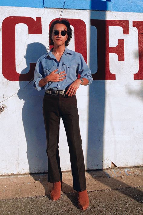 Men's fashion 70s Cowboy Aesthetic Men, 70s Male Fashion Aesthetic, Mens 70s Outfits, 70s Western Fashion, 70s Outfits Men, 70s Fashion Men, 70s Mens Fashion, Experimental Fashion, Manly Man