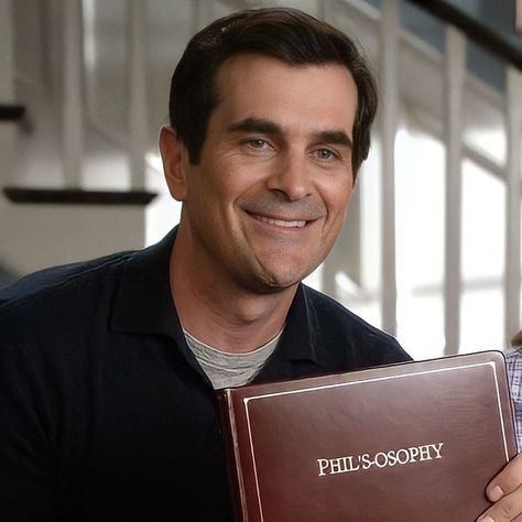 Modern Family Phil, Relatable Characters, Phil Dunphy, Dont Trust People, Phil 3, Closer To The Sun, Family Tv, Family Doctors, You're Not Alone