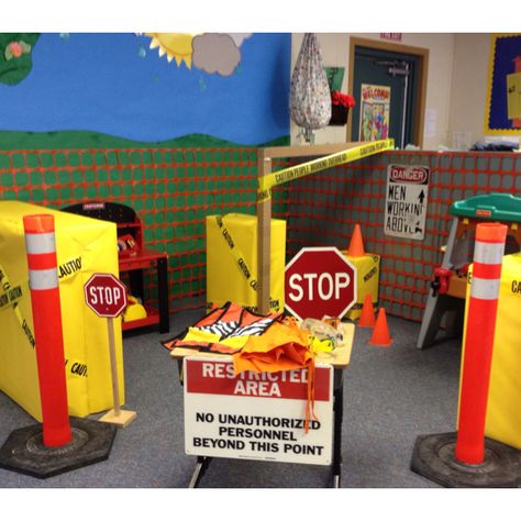 It's a HIT!! Our preschoolers LOVE their new CONSTRUCTION ZONE dramatic play area :) Construction Dramatic Play, Construction Preschool, Construction Theme Preschool, Preschool Construction, Dramatic Play Themes, Construction Unit, Community Helpers Theme, Role Play Areas, Construction Play