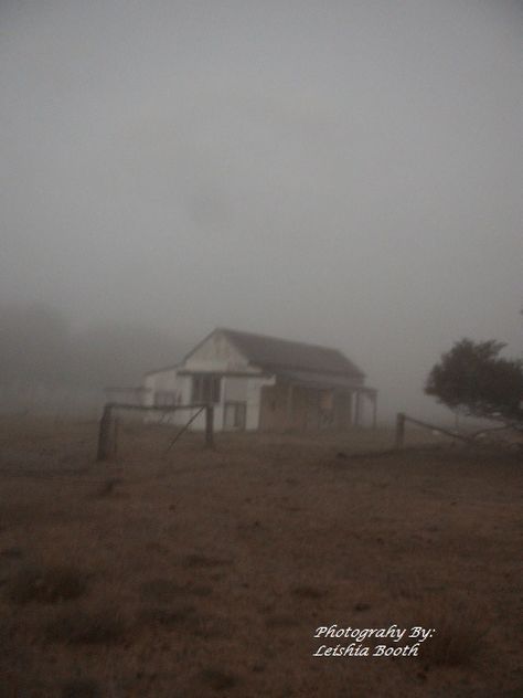 Hillbilly Aesthetic, Midwest Gothic Aesthetic, Southern Gothic Aesthetic, H D Carlton, Greek Plays, Scary Farm, Abandoned Farm, Abandoned Town, Creepy Houses