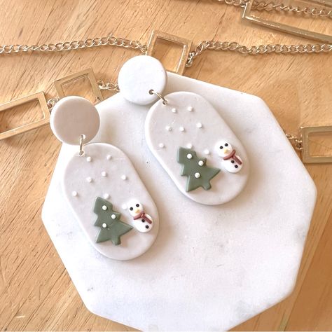 New! Handmade Poly Clay 3 Dimensional Snowman Christmas Earrings Polymer Clay Snowglobe, Christmas Inspired Earrings, Polymer Clay Snowman Ornaments, Oven Bake Clay Christmas Ornaments, Mini Clay Ornaments, Clay Earring Ideas Easy, Clay Christmas Gift Ideas, Snowman Polymer Clay, Clay Earrings Diy Ideas Christmas