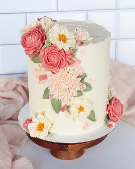 Macy Schmelzer on Instagram: "Cascading piped and painted florals with a bit of gold ✨ Couldn’t choose a favorite side! 🤍 #flowercake #buttercreamflowers #buttercreamflowercake #flowers #buttercream #paintedcake #buttercreamflower #floralcake #abstractcake #cakedecorating #cakeartist #cakedesign #wiltoncakes #birdiescupcakes" Cascading Buttercream Flower Cake, Cake With Flowers On Side, Botanical Cake Ideas, Buttercream Flower Wedding Cake, Barrel Wedding Cake, Yellow Flower Cake, Flower Cake Ideas, Floral Buttercream Cake, Flower Cake Decor