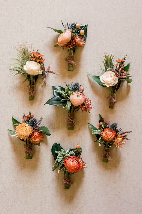 For a "citrus hued sunset" vibe for Kyle and Jordan, floral designer Tabitha Abercrombie of Winston and Main Floral mirrored the larger flower arrangements with a mix of Ranunculus, Strawflower, air plants, Sumac, wax flower, thistle and spray rose. Photo: Brett Loie Photo Desert Wedding Boutonniere, September Boutonniere, Strawflower Boutonniere, Autumnal Buttonholes, Grooms Flowers Boutonniere, Autumn Boutonniere, Dahlia Boutonniere, Thistle Wedding Flowers, Desert Inspired Wedding