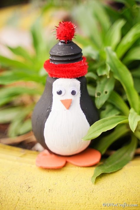 Painted Light Bulb Penguin Decoration is a great craft to add whimsy to your holiday decor! #penguins #penguincraft #lightbulbcraft #christmasdecoration #winterdecor #wintercraft Painting Light Bulbs Diy, Bulb Art Paint, Light Bulb Painting Ideas, Bulb Decoration Ideas, Bulb Painting Ideas, Bulb Craft Ideas, Light Bulb Painting, Bulb Painting, Bulb Craft