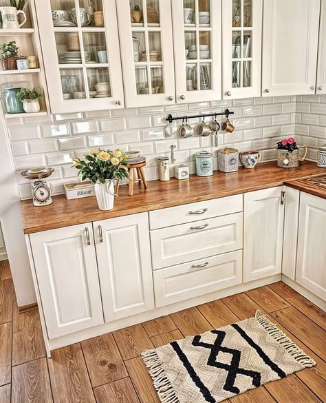 Rustic Home Interiors, Galley Kitchens, Eclectic Interior Design, Dark Kitchen Cabinets, Kitchen Inspiration Design, White Cabinets, Kitchen Style, Rustic Kitchen, Home Decor Kitchen