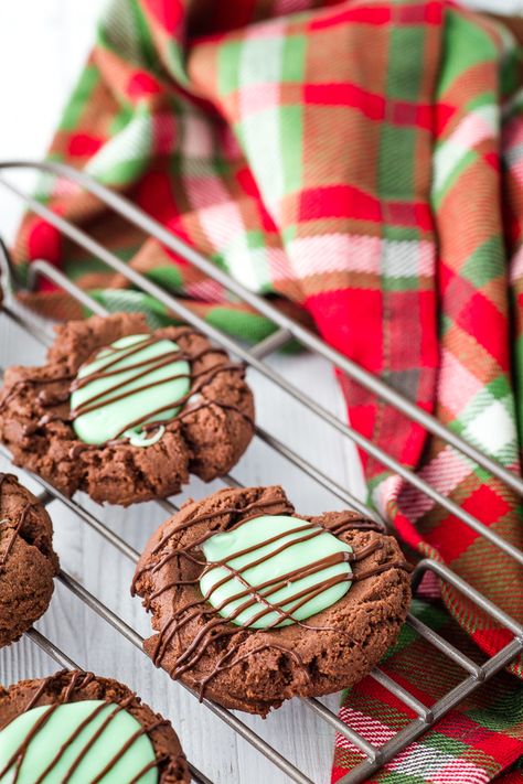 Chocolate Mint Thumbprint Cookies Mint Thumbprint Cookies, Thumbprint Cookies Christmas, The Perfect Cookie, Vegetarian Bake, Mint Extract, Baking Cocoa, Cocoa Chocolate, Chocolate Mint, Cookies Christmas